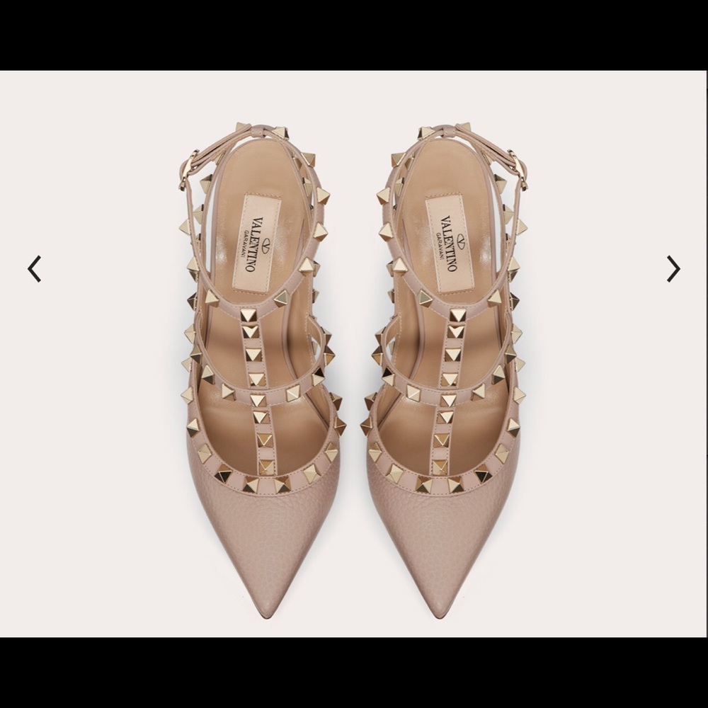 ROCKSTUD GRAINY CALFSKIN ANKLE STRAP PUMP 100 MM